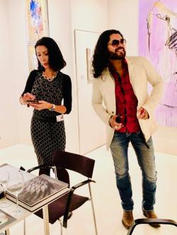 with Enrique Fuentes at the FAIR FOR ART Vienna 2022 © Fleur Christine Vitale 2022