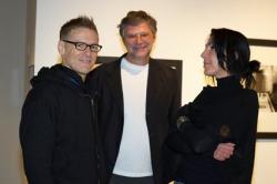 Bryan Adams, Peter Coeln und Fleur Christine Vitale bei der Eröffnung von Bryan Adams erster Ausstellung im WestLicht *© WestLicht, 2006